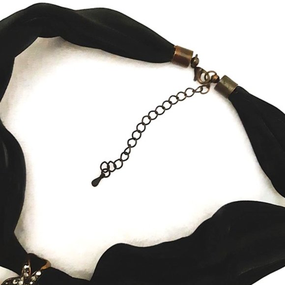 BLACK Satin Cameo Crystal Brass Pendant-Necklace - Picture 6 of 9